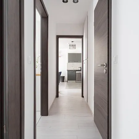 - Sunny - Spacious - Balcony Apartamento *