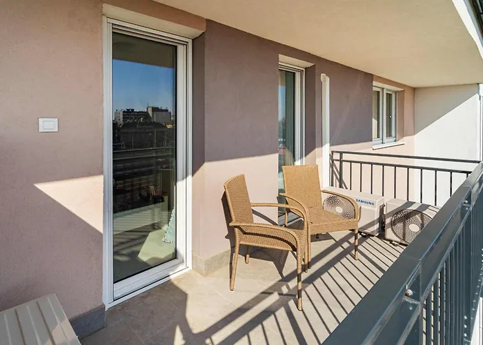 - Sunny - Spacious - Balcony Appartamento *