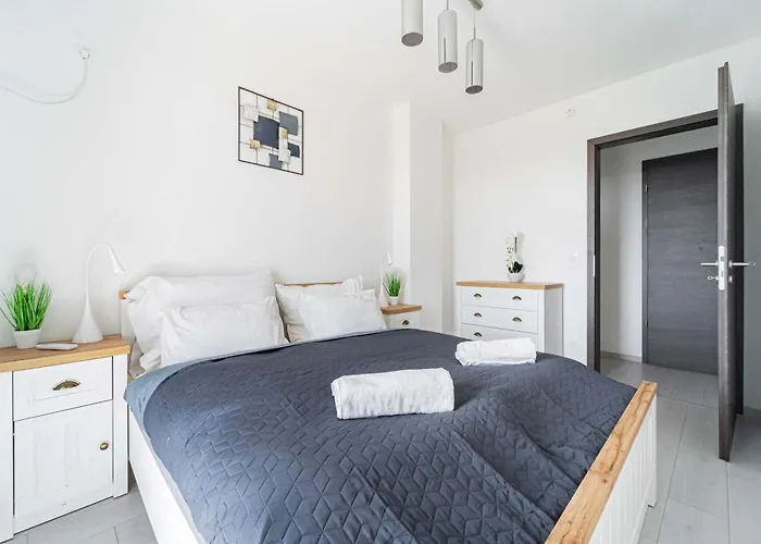 - Sunny - Spacious - Balcony Appartamento