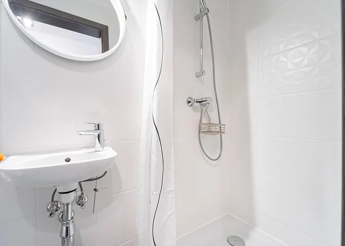 - Sunny - Spacious - Balcony Appartamento