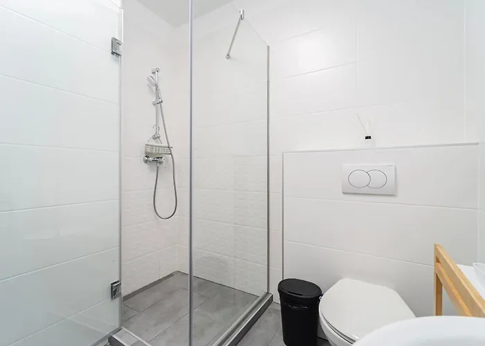 - Sunny - Spacious - Balcony Appartamento