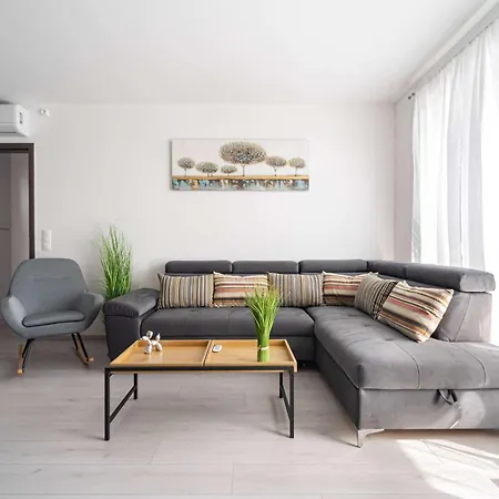 - Sunny - Spacious - Balcony 부다페스트