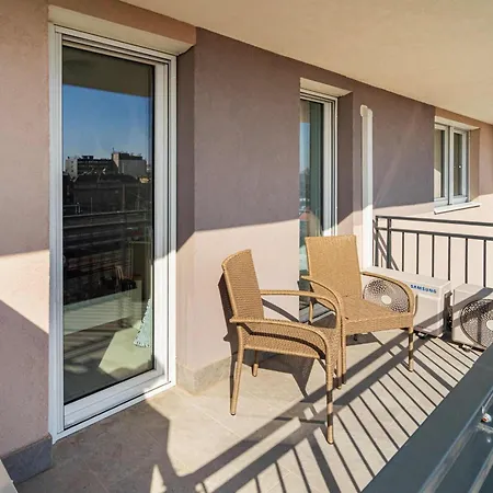 - Sunny - Spacious - Balcony Apartmán *