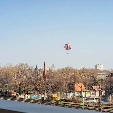 - Sunny - Spacious - Balcony Apartament