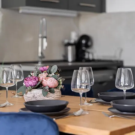 Apartament - Sunny - Spacious - Balcony