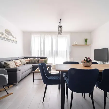 - Sunny - Spacious - Balcony * Budapesta