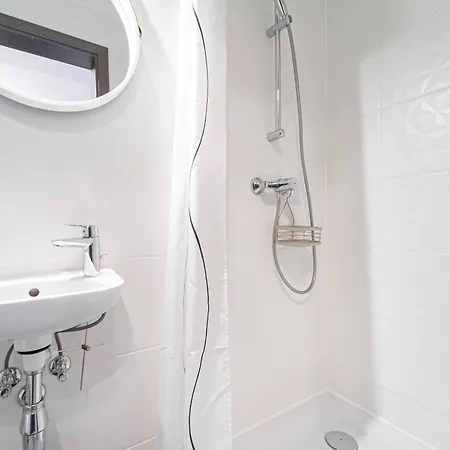 - Sunny - Spacious - Balcony Appartement