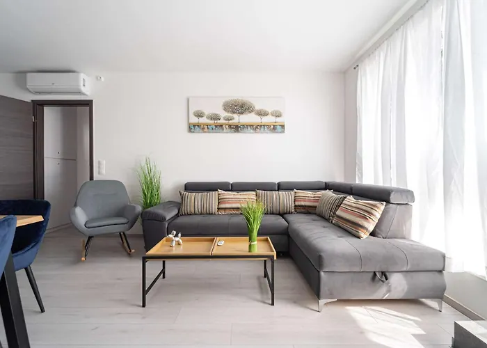 - Sunny - Spacious - Balcony 부다페스트