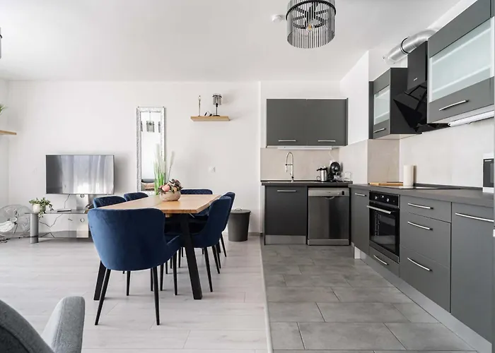 Apartament - Sunny - Spacious - Balcony