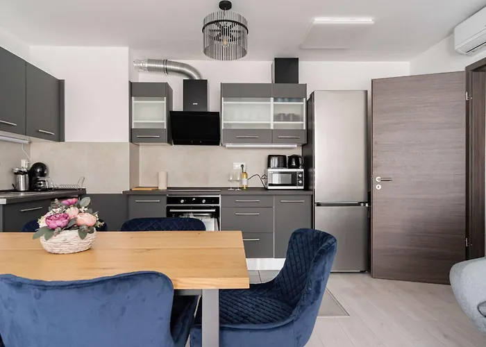 - Sunny - Spacious - Balcony 부다페스트