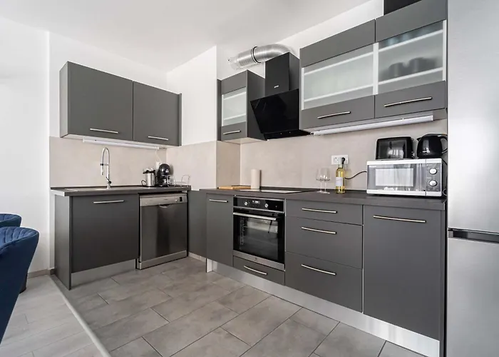 - Sunny - Spacious - Balcony 부다페스트