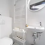 - Sunny - Spacious - Balcony *