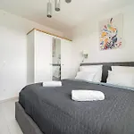 شقة - Sunny - Spacious - Balcony *