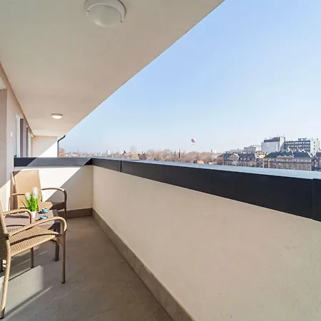 公寓 - Sunny - Spacious - Balcony *